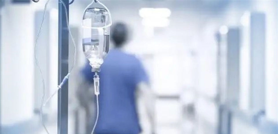 شاهد| اتهام طبيب مشهور بالتحرش بفنانة مصرية