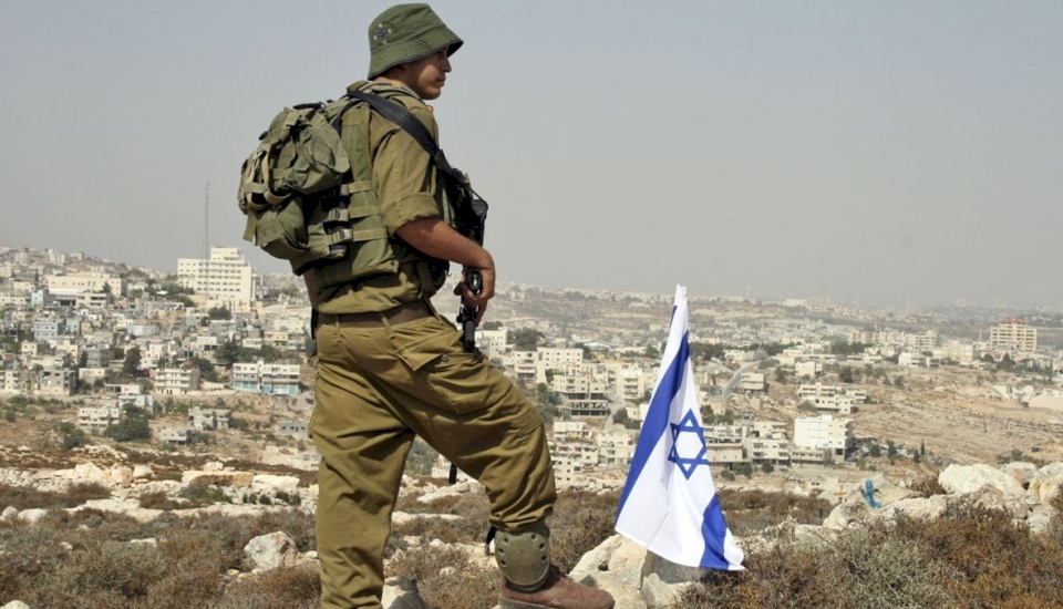 صحيفة عبرية تكشف: إدانة ضابط إسرائيلي باغتصاب فلسطينية والتحرش بأخريات