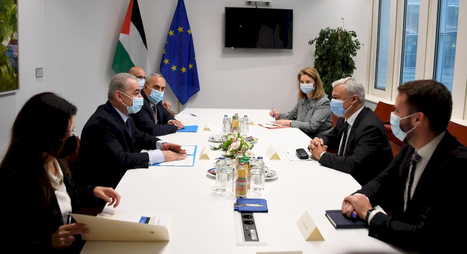 اشتية من بروكسل: دعونا لمنع دخول منتجات المستوطنات إلى أوروبا