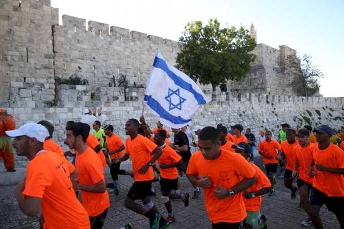 الاحتلال يغلق شوارع ويضيق على المقدسيين