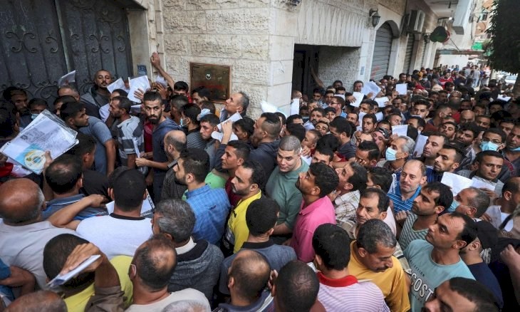 بعد التجار.. الاحتلال يدرس إصدار تصاريح لعمال غزة