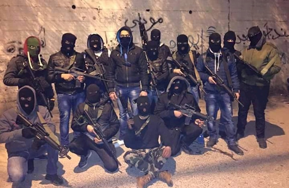 الأجهزة الأمنية تفض مظاهرة مسلحة في مخيم بلاطة