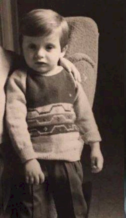 هذا الطفل أصبح من أهم النجوم العرب.. خمنوا من يكون؟