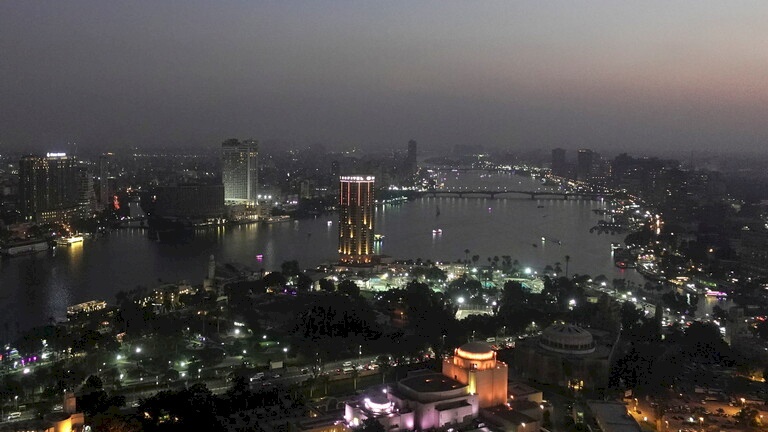 فتاة وخطيبها يقتلان والدها بطريقة مروعة!