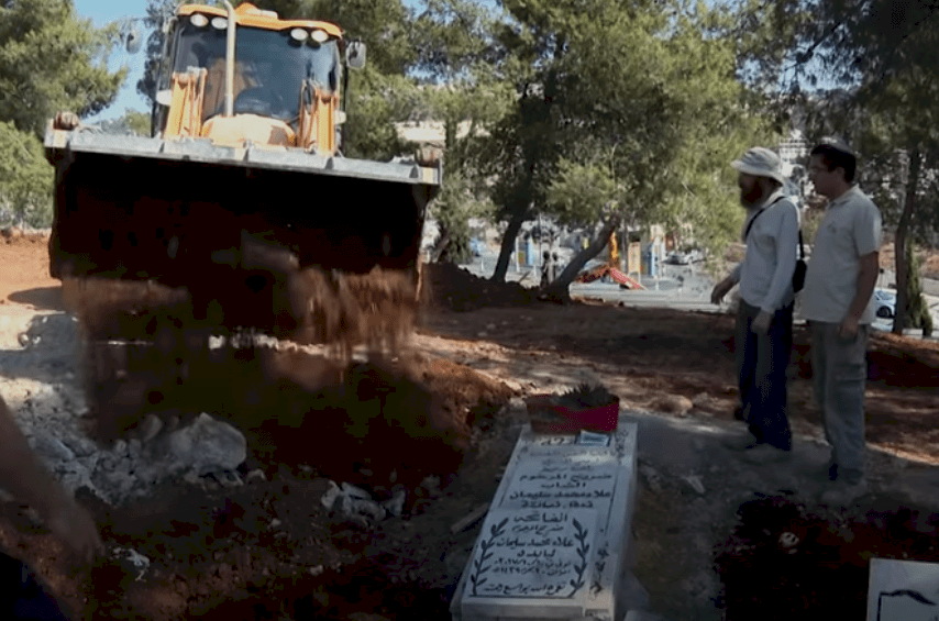 الاحتلال يواصل أعماله التهويدية بالمقبرة اليوسفية ويركب كاميرات مراقبة جديدة