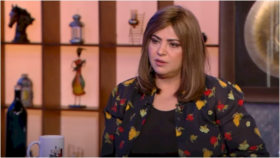 فنانة مصرية مشهورة تنفعل على الهواء بعد الحديث عن سجنها 10 سنوات بسبب خادمتها (فيديو)