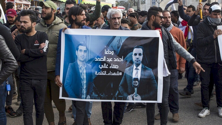 شاهد ردة فعل والدة صحفي عراقي بعد قرار إعدام قاتل ابنها (فيديو)