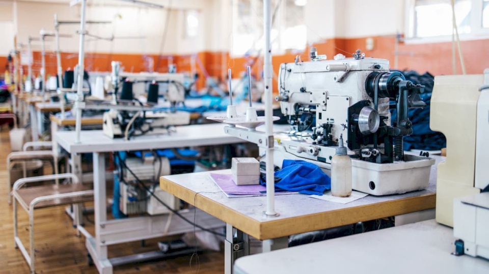 ماتت "قهراً" بسبب مديرها.. وفاة خياطة تفجر غضباً في الأردن!