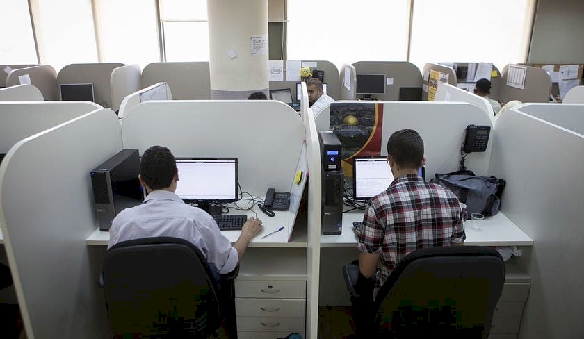 خطة إسرائيلية لتوظيف عمال فلسطينيين في مجال التكنولوجيا 