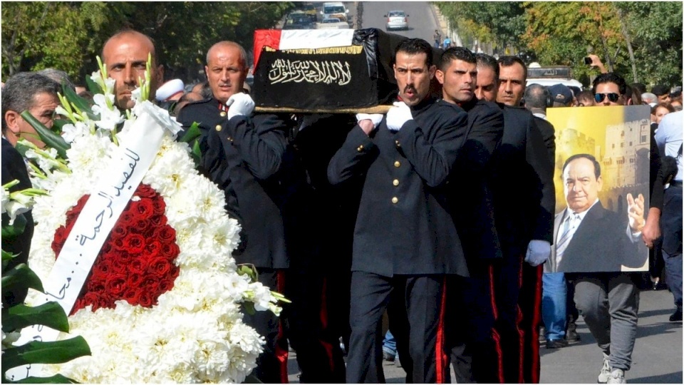 لحظة دفن صباح فخري في حلب.. وهذه أول صورة لقبره
