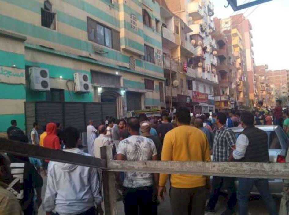 أمر غير متوقع حدث في جنازة ضحية الإسماعيلية.. وهذا ما حدث للنعش!