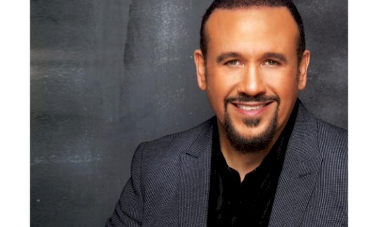 صور| زوجة هشام عباس تخطف الأنظار في فرح ابنتهم.. والجمهور: "أحلى من العروسة"