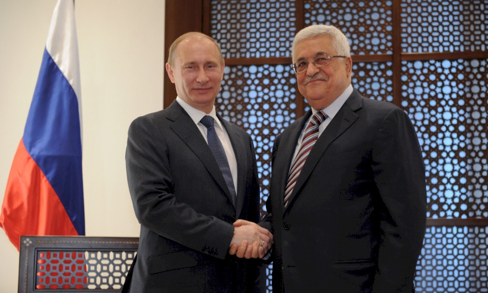 الرئيس عباس يزور موسكو ويتلقي ببوتين أواخر الشهر الجاري