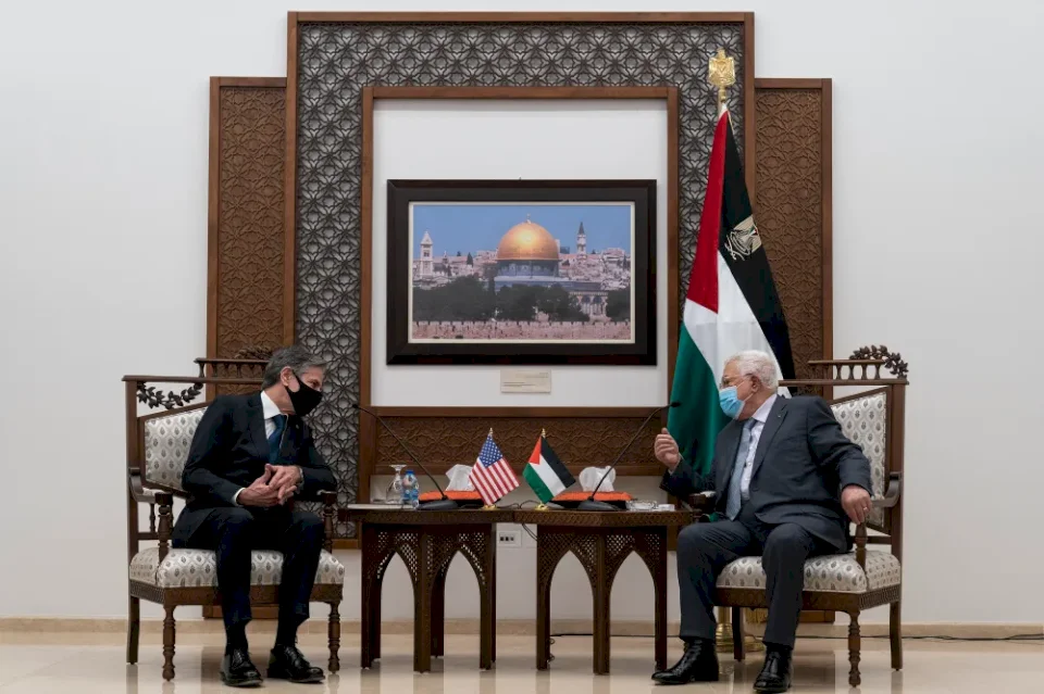 قناة عبرية: أمريكا تجهز مبادرة لإقامة حكومة وحدة فلسطينية