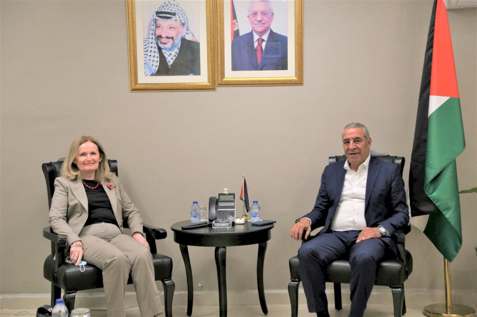 الشيخ يستقبل القنصل البريطاني العام ويبحث سبل التعاون المشترك