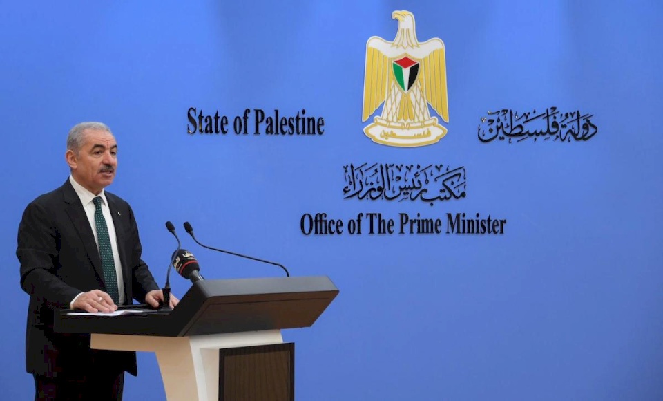 اشتية للصحافيين الأجانب: مستعدون لمراجعة قانون الأسرى