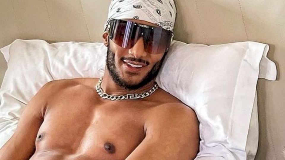 ملابس عارية وحركات فاضحة.. أزمة جديدة تلاحق محمد رمضان