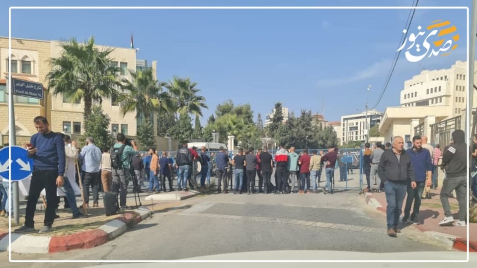 أهالي المتهمين بقتل نزار بنات يطالبون بالإفراج بكفالة عن كافة المعتقلين (صور)