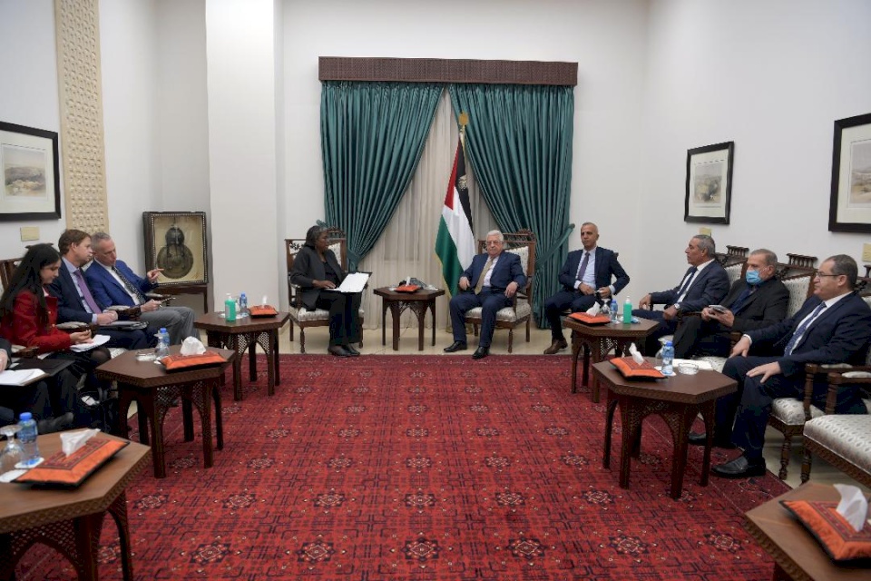 الرئيس عباس للسفيرة الأمريكية: نريد تطبيق مواقف إدارة بايدن 