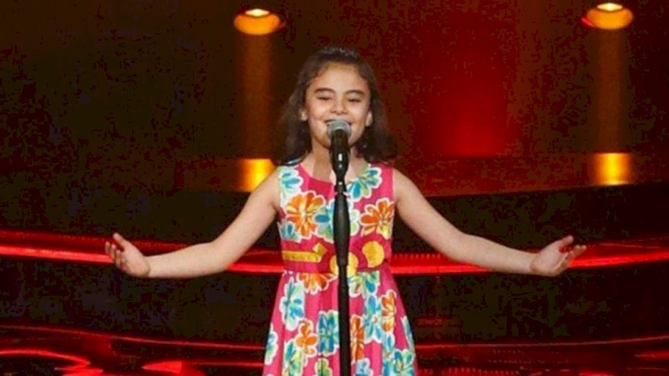 نجمة "ذا فويس كيدز" غنى بو حمدان تفاجئ الجمهور بملامحها