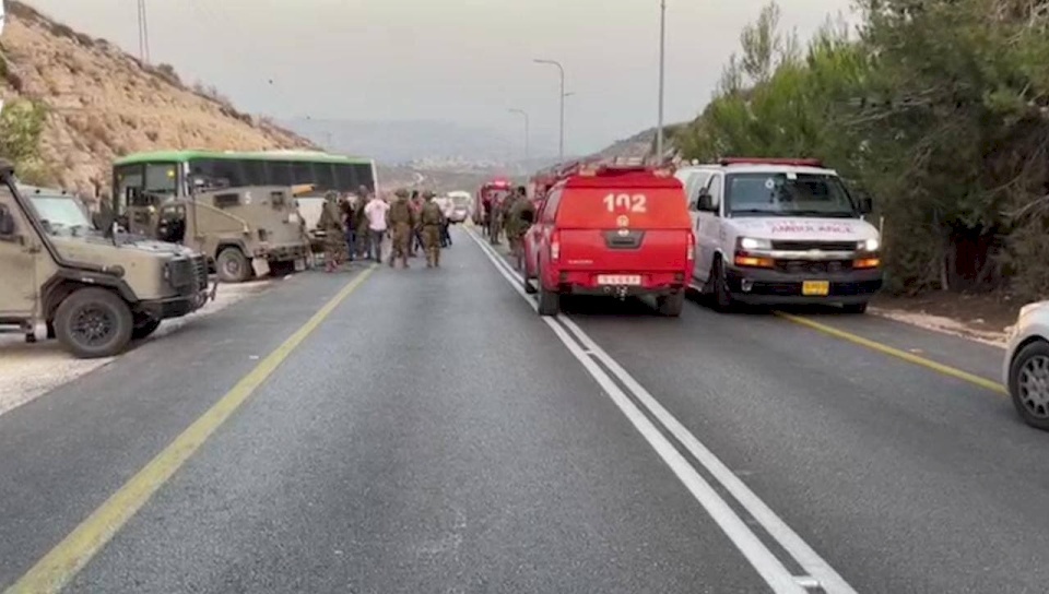 مصرع مواطن وإصابة 10 آخرين في حادث سير جنوب طولكرم