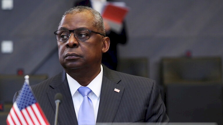 ضمن جولة شرق أوسطية.. وزير الدفاع الأمريكي يصل البحرين 