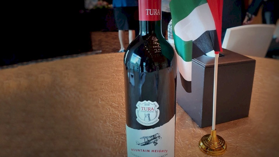 موقع "موندوز": الإمارات باتت سوقاً لخمور المستوطنات