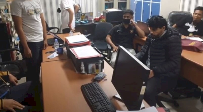 إندونيسيا.. سعودي يقتل زوجته بـ"الأسيد" والشرطة تعتقله في المطار (فيديو)