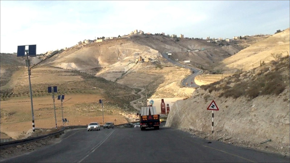 غرفة تجارة الخليل: 300 مليون شيقل خسائر شهرية بسبب "واد النار"