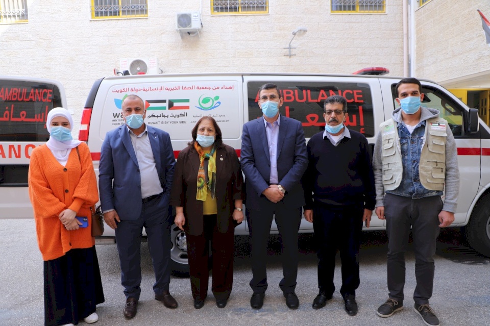مؤسسة وافا للتنمية وبناء القدرات تسلِّم سيارة إسعاف لوزارة الصحة الفلسطينية 