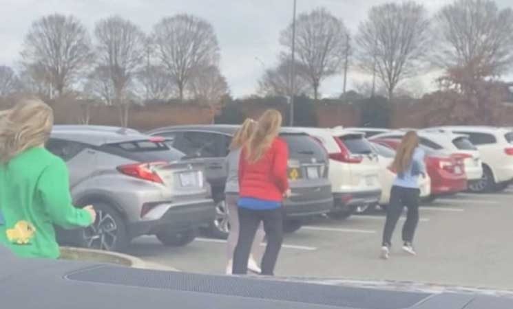 أمريكا: مشاجرات بالأسلحة تثير الذعر بين متسوقي الجمعة السوداء