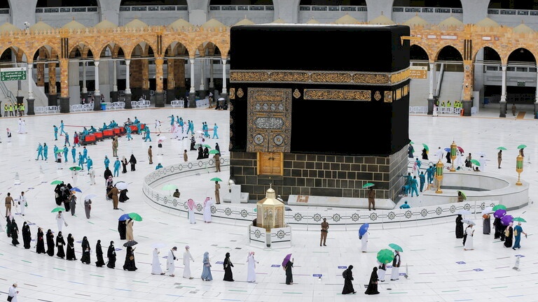 السعودية تعلن شروط إصدار تأشيرات العمرة للقادمين من خارج المملكة