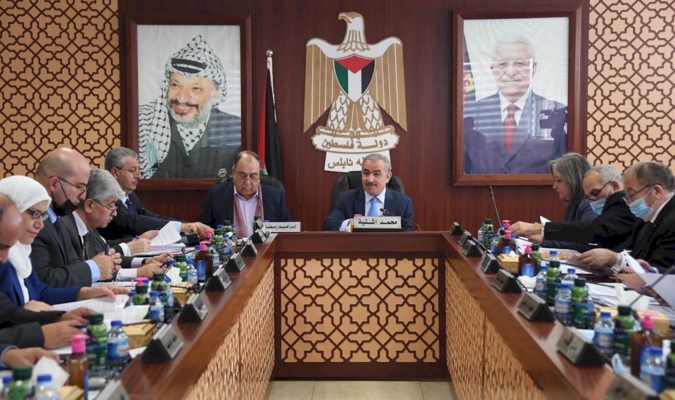 24 قراراً للحكومة خلال جلستها في نابلس