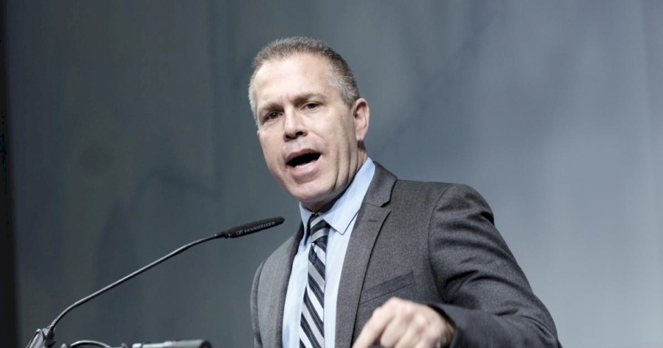 مندوب إسرائيل بالأمم المتحدة يتظاهر ضد تضامنها مع الفلسطينيين