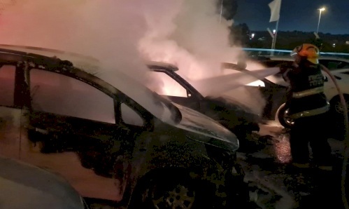 حريق داخل محل لبيع السيارات في حيفا