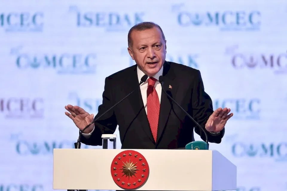 الرئيس التركي رجب طيب اردوغان ينجو من محاولة اغتيال