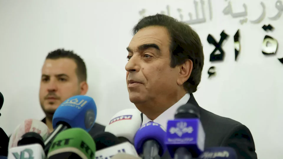 شاهد| صورة لقرداحي تثير جدلا في لبنان والخليج العربي والأخير يكشف الحقيقة