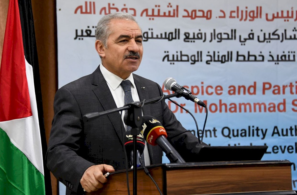 اشتية يدعو للتحقيق في دفن إسرائيل للنفايات النووية والكيمياوية بأراضينا