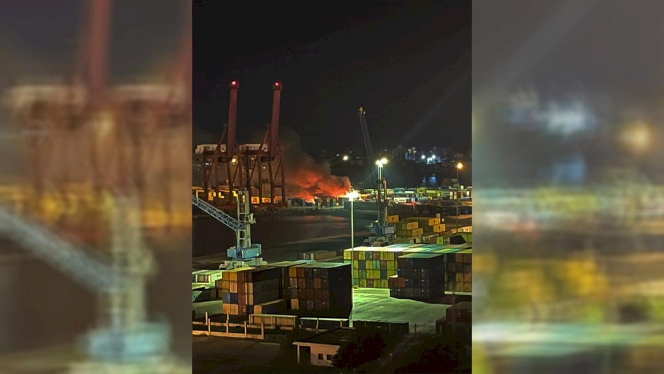 عدوان إسرائيلي يستهدف ساحة الحاويات في ميناء اللاذقية التجاري