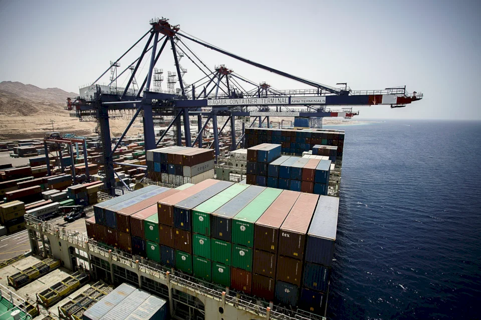 مقترح أردني فلسطيني لتجميع الحاويات المستوردة بالعقبة