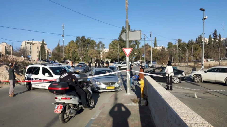 إصابة مستوطنة في عملية طعن بالشيخ جراح (فيديو)