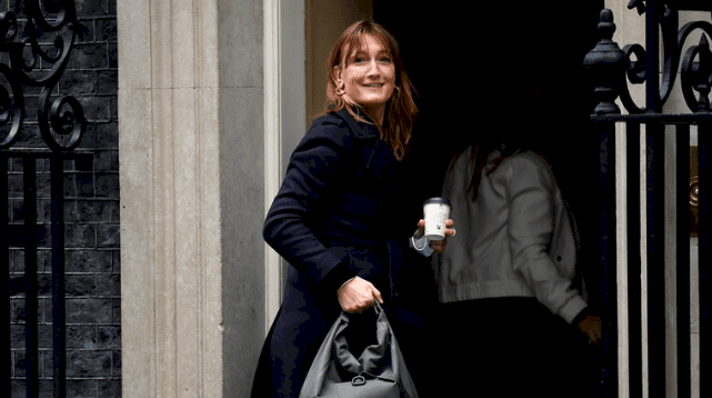 استقالة مساعدة جونسون بعد تسريب فيديو لها أثار غضب البريطانيين