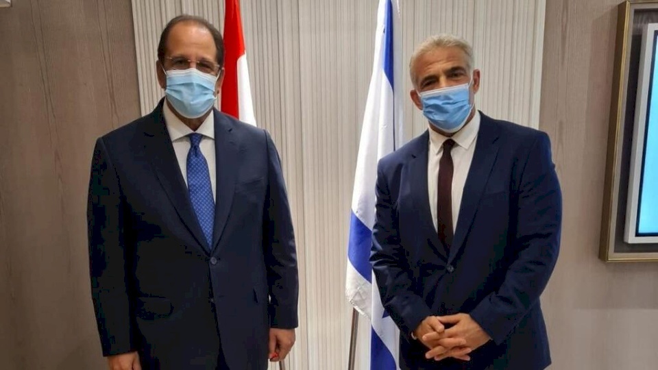 لابيد يصل القاهرة اليوم.. وزيارة مرتقبة لعباس كامل إلى اسرائيل