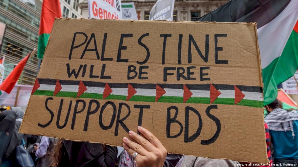 الحكومات الطلابية في أحد عشر جامعة أميركية توافق على تبني بي.دي.إس