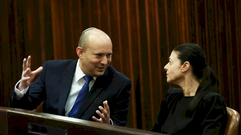 انقسام داخل حكومة الاحتلال حول الموقف الأمريكي من إيران