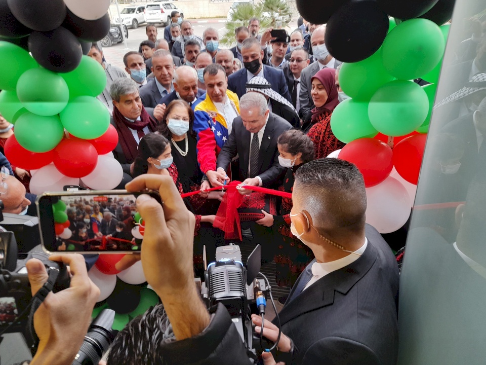 رئيس الوزراء يفتتح مستشفى "هوغو تشافيز" في ترمسعيا