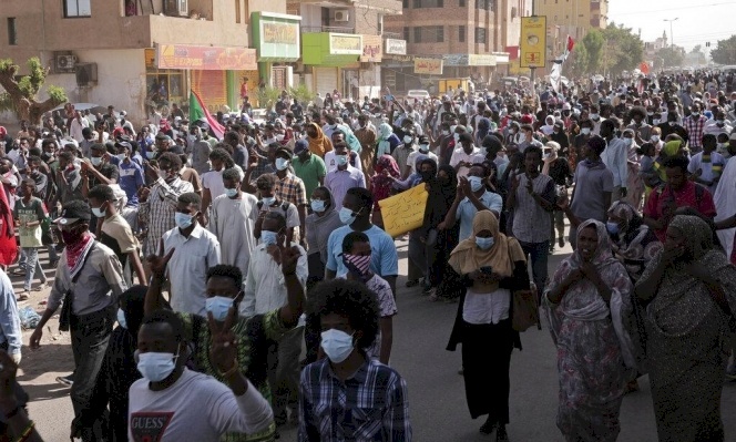 السودان: تظاهرات تطالب بحكم مدنيّ