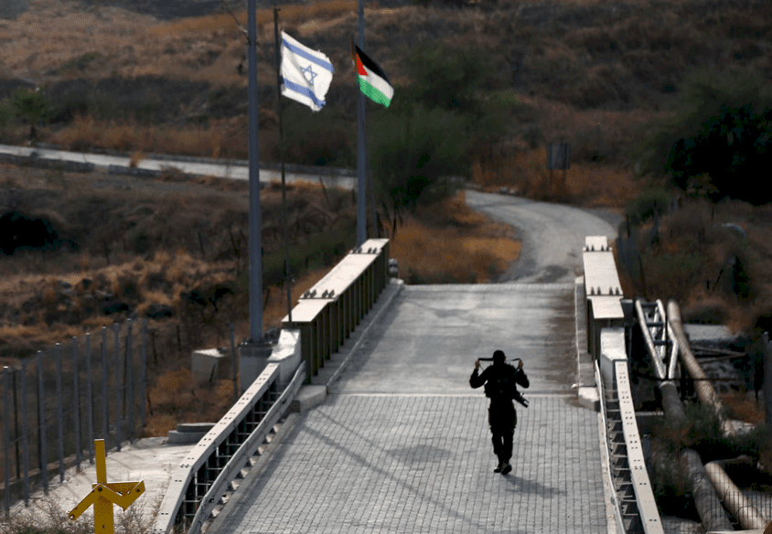 الإعلام العبري: جندي أردني يطلق النار صوب جنود الاحتلال.. وإسرائيل تتكتم!