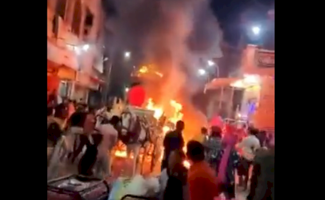 عريس ينجو بأعجوبة من حريق في "عربة السندريلا" خلال الزفاف.. فيديو