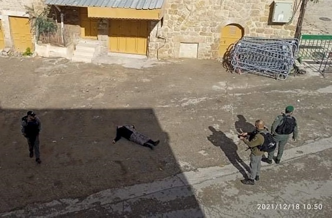 اعتقال سيدة بعد الاعتداء عليها بالضرب قرب المسجد الابراهيمي